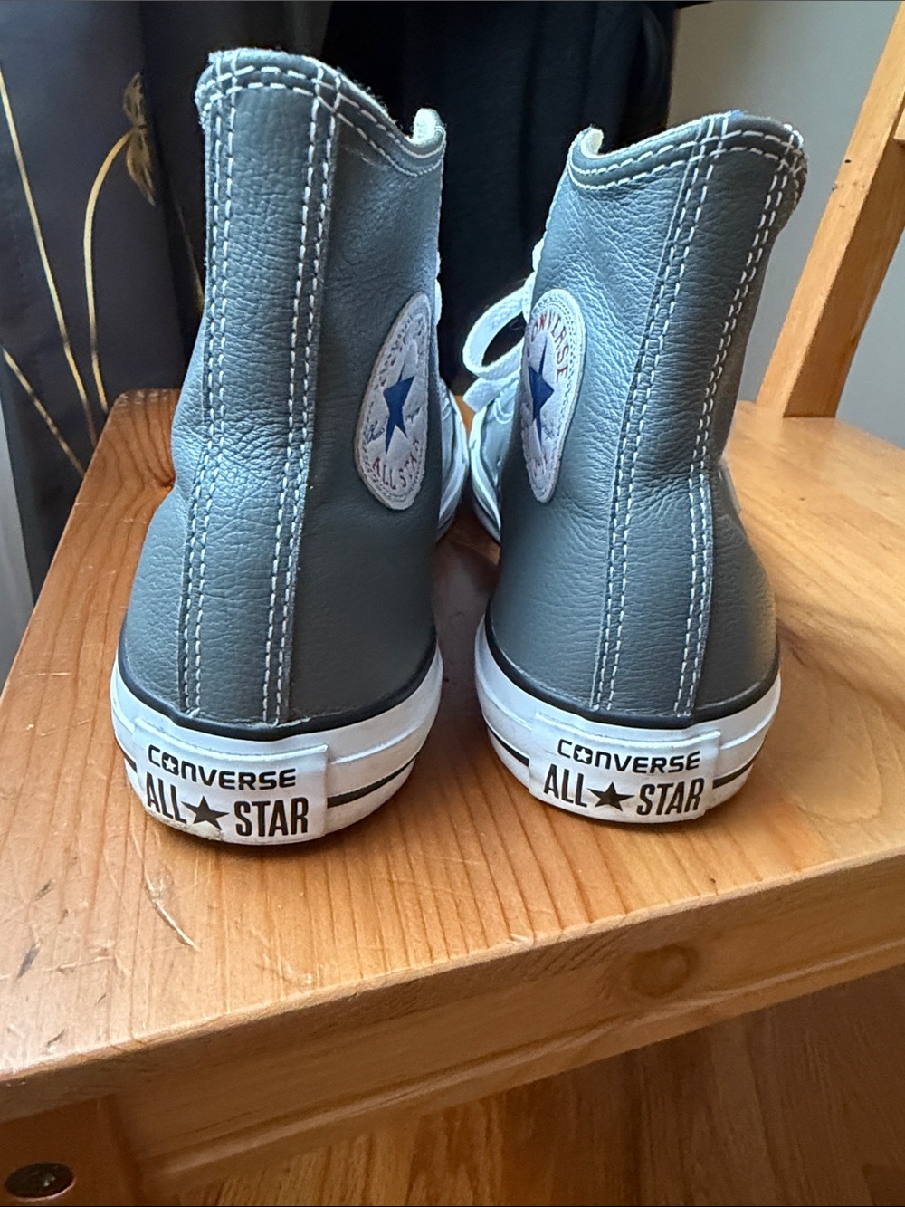 Classic Men’s High-Top Leather Sneakers in Gray and White Size 6.5 - Picture 3 of 6